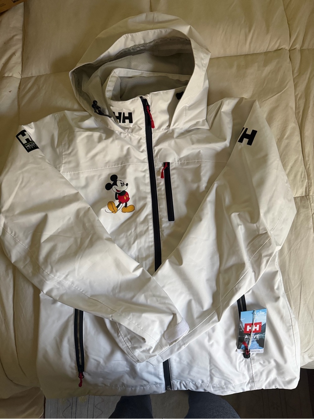 HELLY HANSEN NWT SUPER RARE WHITE waterproof Hooded jacket Ladies Large.